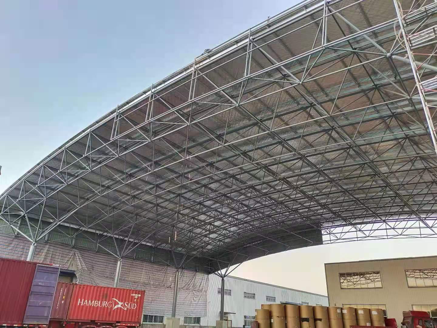 黄山歙县惠洁日用品有限公司装卸货区网架工程结束