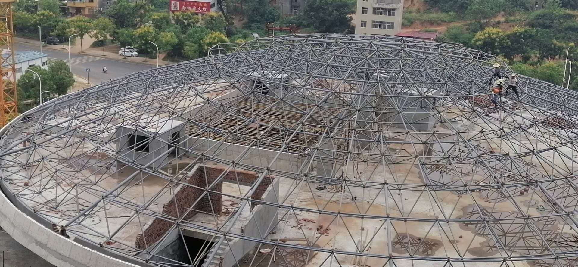 吉安县工人文化宫三层螺栓球网架顺利完工