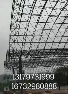 重庆商业学院合川校区篮球场螺栓球网架主体安装结束