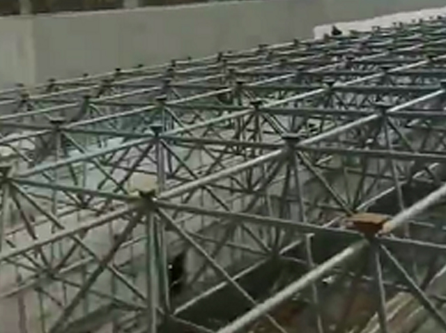 衢州江山市游泳馆网架安装